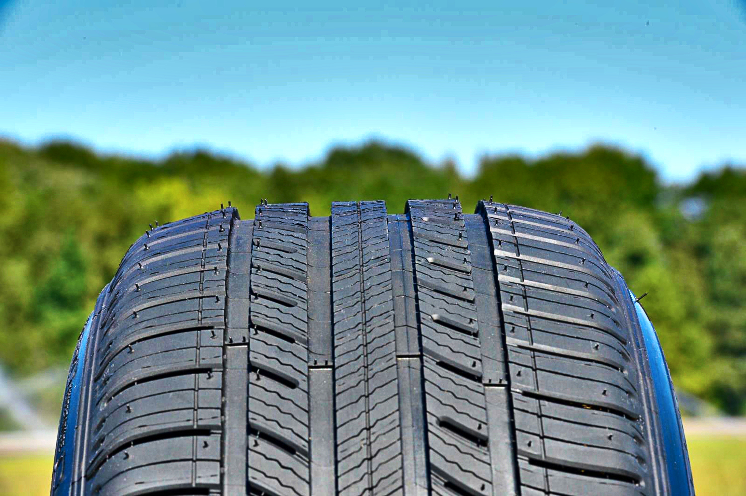 Deșeu anvelopă în natură